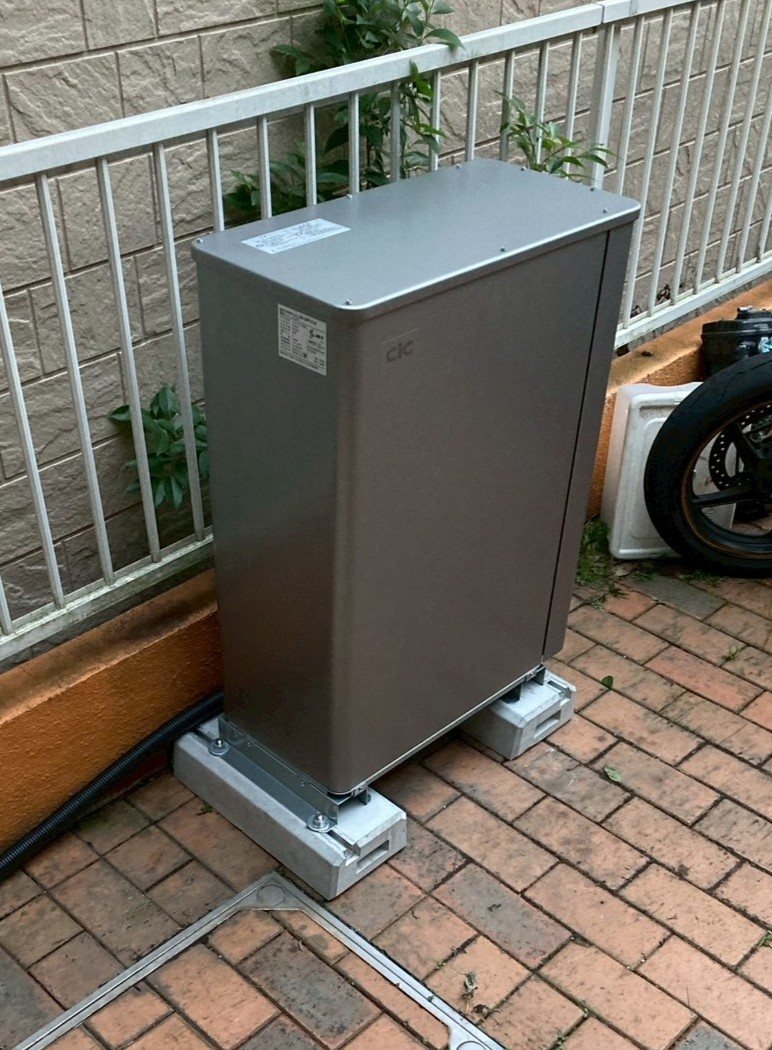 神奈川県川崎市に屋外設置した蓄電池ユニット（オムロン・12.7kWh）