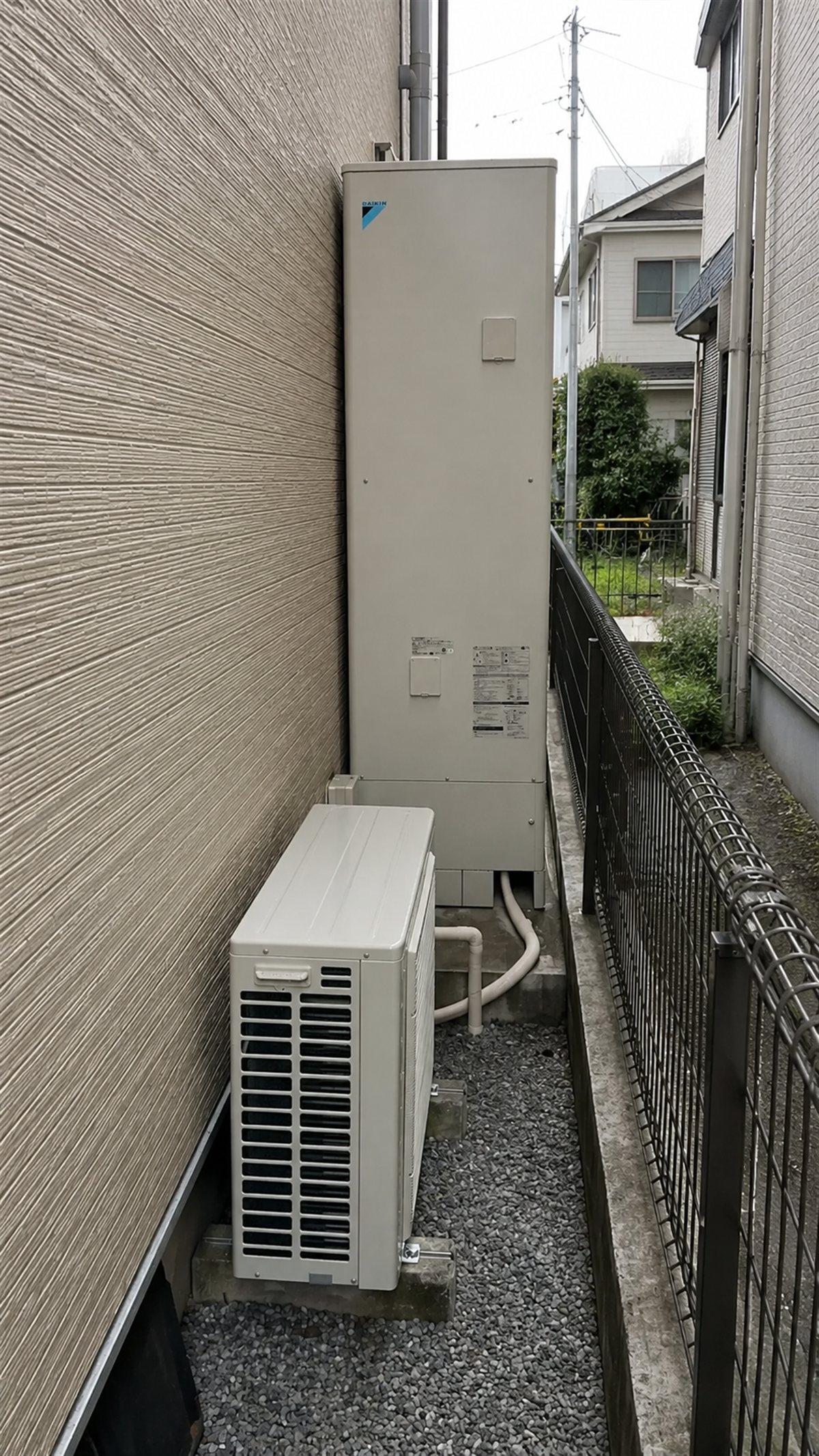 東京都練馬区で設置したエコキュート（ダイキン）と室外機